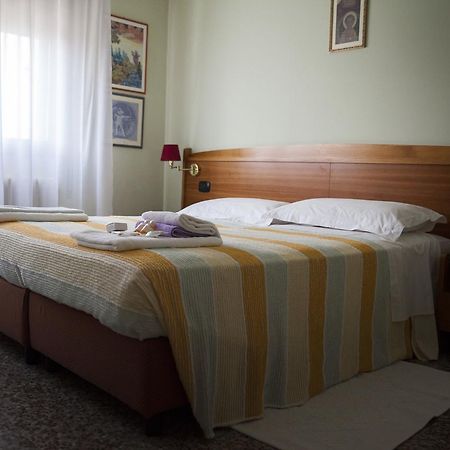 Hotel Trieste Pontelongo ภายนอก รูปภาพ