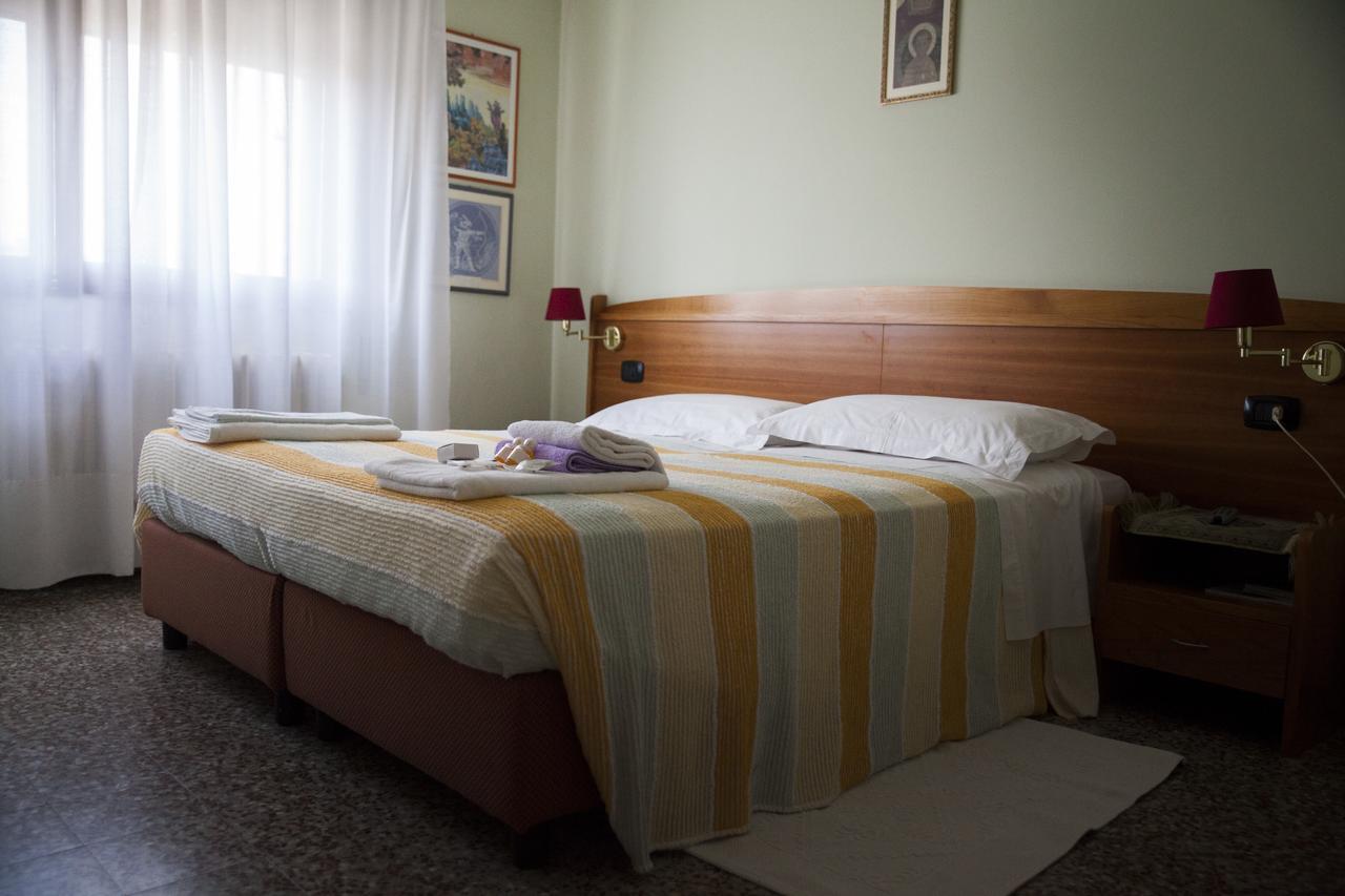 Hotel Trieste Pontelongo ภายนอก รูปภาพ