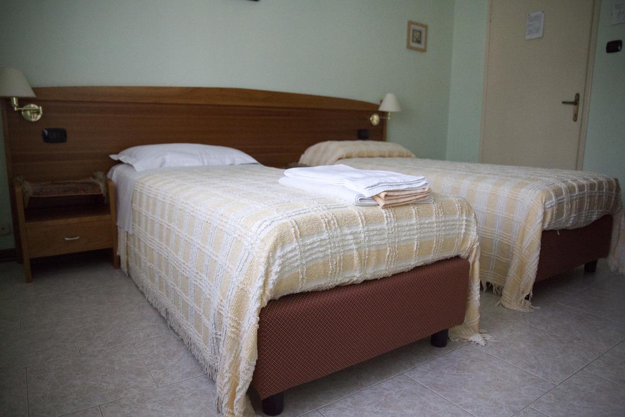 Hotel Trieste Pontelongo ภายนอก รูปภาพ
